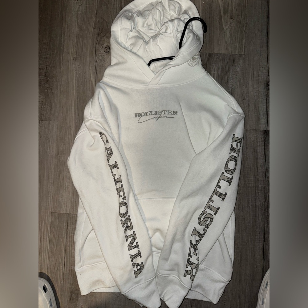 Hollister men’s white and camo pullover hoodie